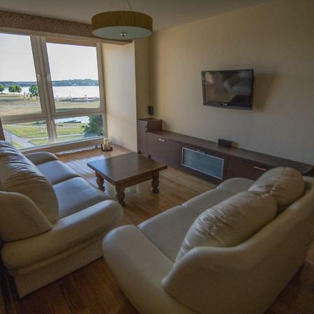 Cozy Apartment With A Wonderful Lake View Telšiai Exteriör bild