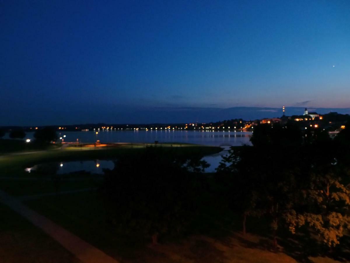 Cozy Apartment With A Wonderful Lake View Telšiai Exteriör bild