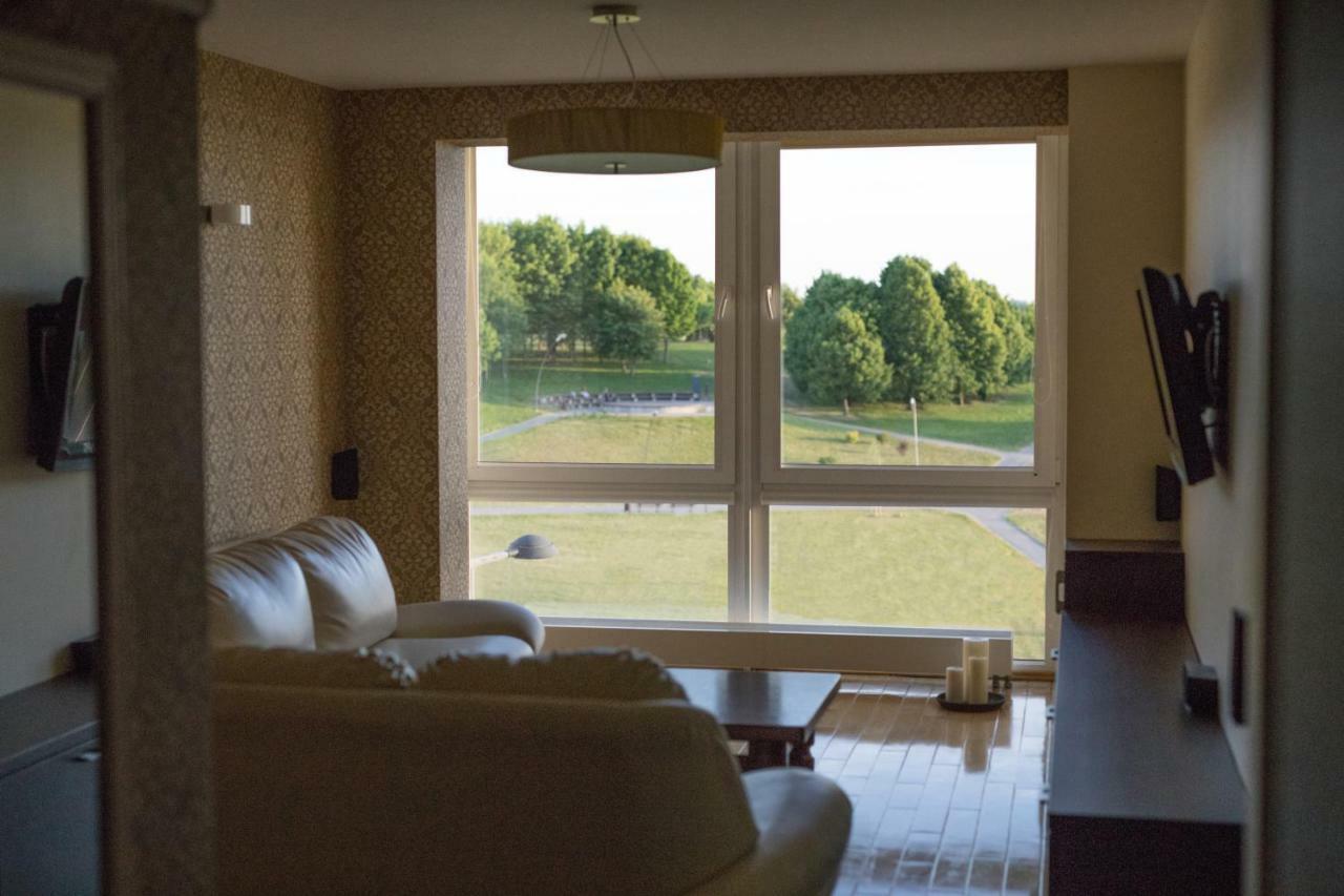 Cozy Apartment With A Wonderful Lake View Telšiai Exteriör bild